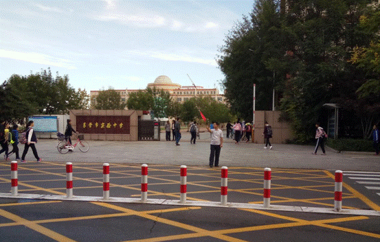 家校合作维护学生上放学秩序 (4)